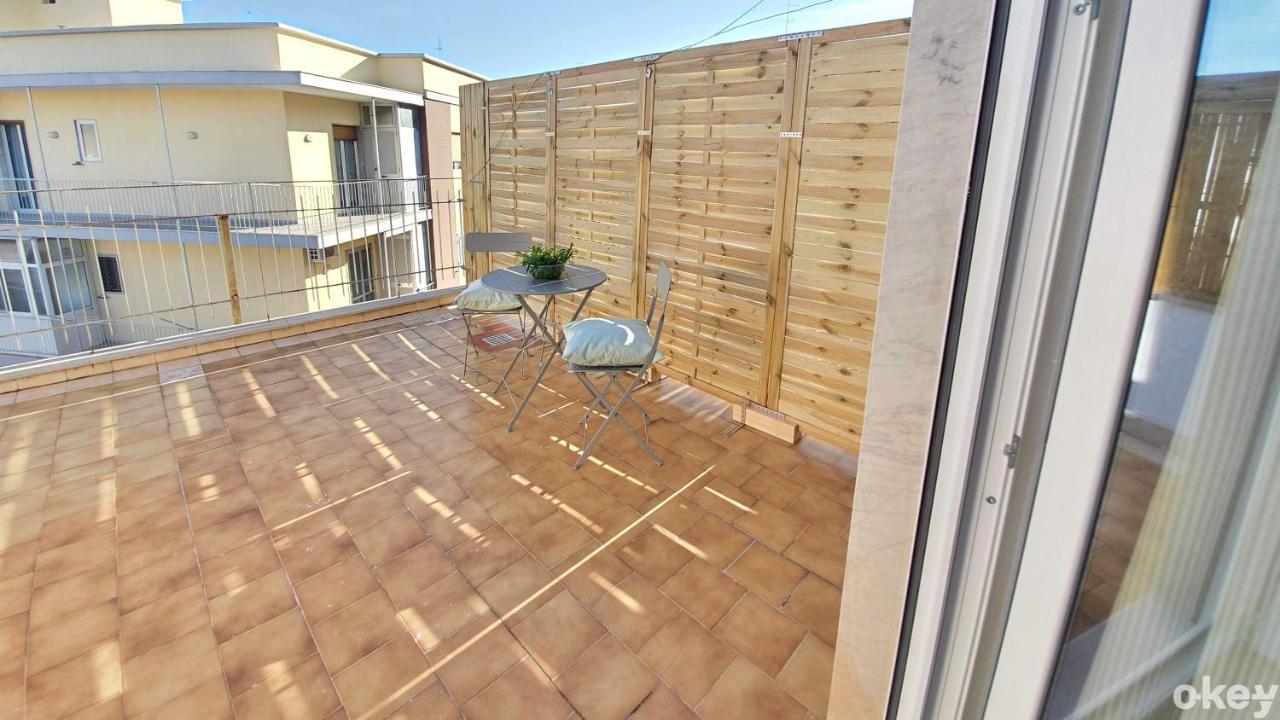 Blue Sky Rooftop Rooms - Bari Policlinico Exterior photo